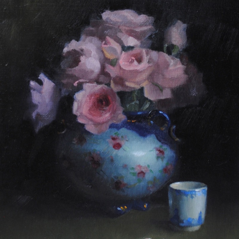Pink_roses_with_blue_and_white_china